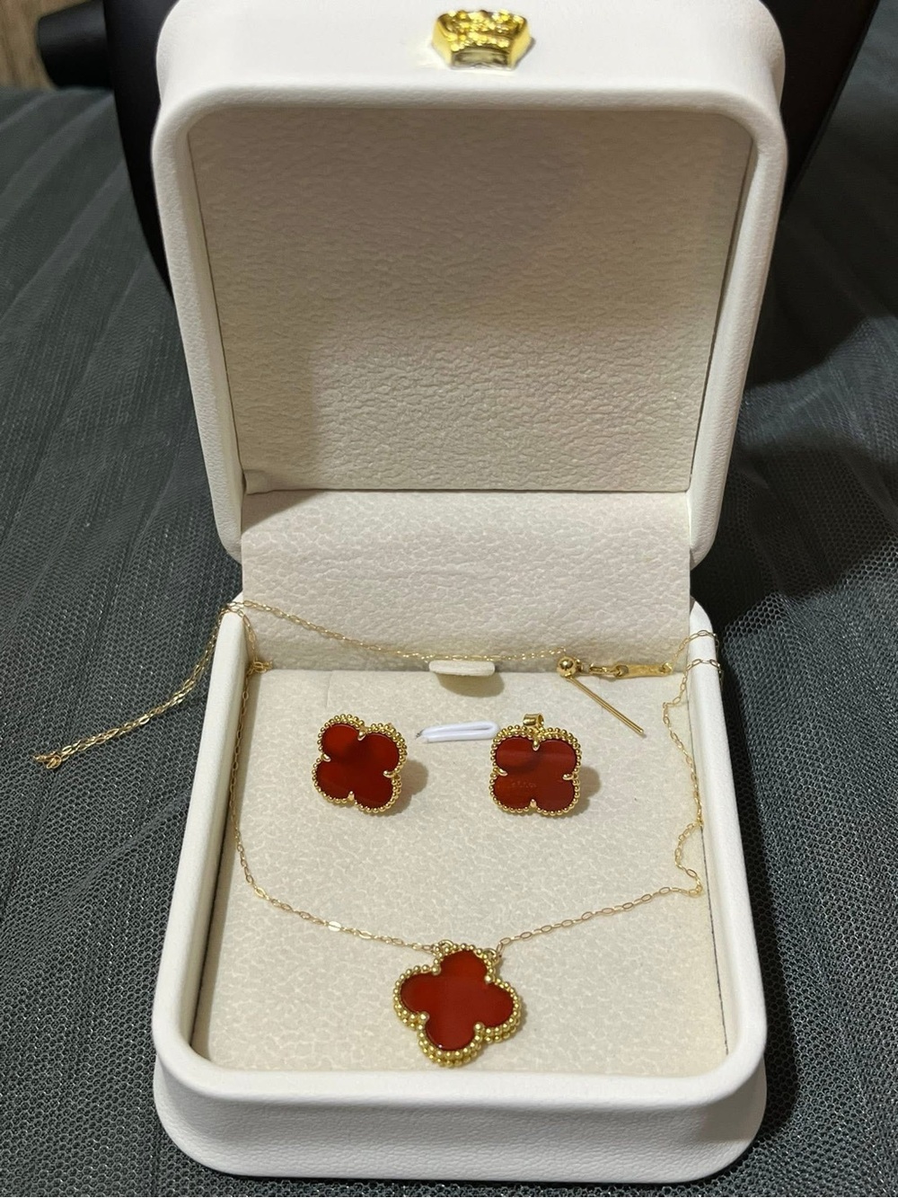18k Gold Red Clover Necklace and Stud Earrings Set